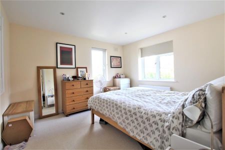 Sandfields, Send - 2 bedrooms Property for lettings - Seymours - Photo 3