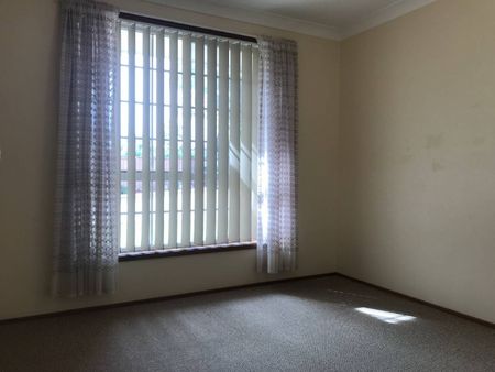 THREE BEDROOM VILLA IN QUIET CUL-DE-SAC - Photo 4