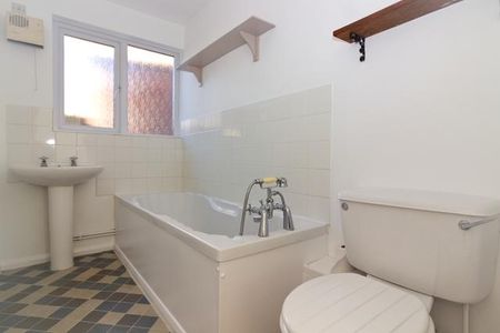 1 bedroom ground floor maisonette to rent - Photo 4