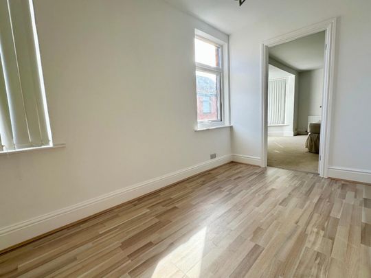 3 bedroom Flat To Let Total Size: 1217 SQ FT - Photo 1