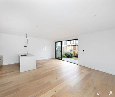 Modern & Convenient Living! - Photo 5