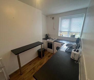 1 bedroom Flat To Let - Photo 5