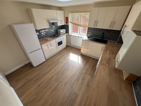 Orchard Lodge, Hyde Park, LS6 2EN, Leeds - Photo 3