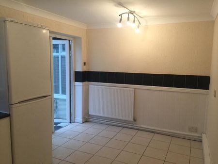 3 bedroom semi-detached house to rent - Photo 2