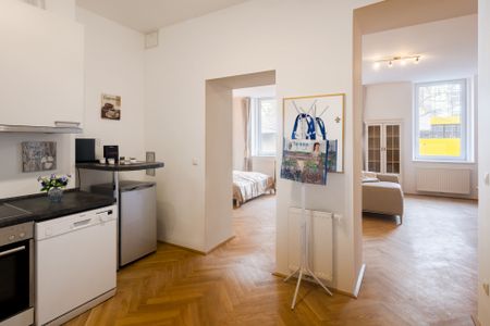 High-quality, fully equipped period apartment near Kutschkermarkt, excellent transport links - Photo 2