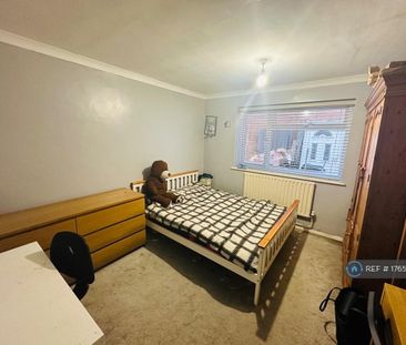 1 bedroom in a house share to rent - Photo 4