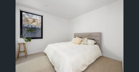 Beautifully Renovated Home with Large Landscaped Backyard - Photo 5