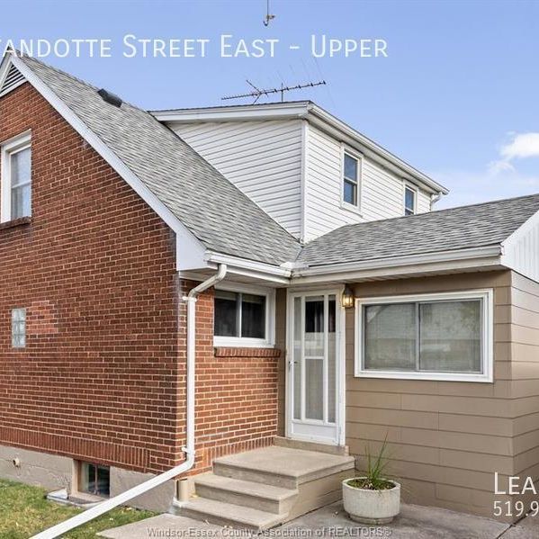 UPDATED UPPER IN RIVERSIDE WITH GARAGE AND ALL INCLUSIVE RENT - Photo 1