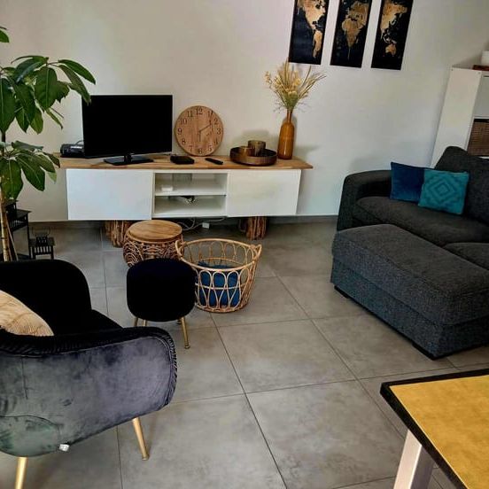 Appartement te huur - Photo 1