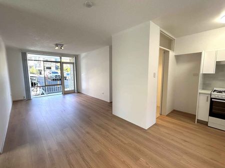 Renovated 2 bedroom unit in prime location! - Photo 2