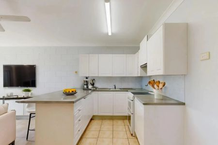 Inviting 2-Bedroom Home in the Heart of West End - Photo 2