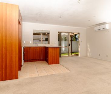 Charming 4 Bedroom, 3 Bathroom Home in the Heart of Panmure - Photo 2