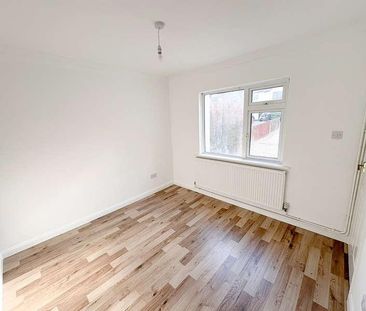 Southend Road, Hockley, SS5 - Photo 2