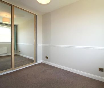 Lillibrooke Crescent - Photo 4