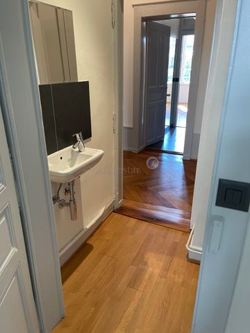 A LOUER DANS UN IMMEUBLE ANCIEN DE LA VIEILLE VILLE, - Photo 2