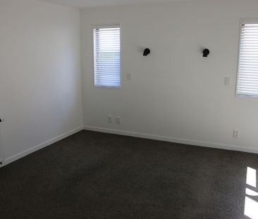 Modern Family Home With Harbour Views - Photo 6