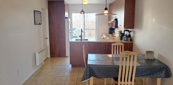 5 1/2 - RUE MONTARVILLE - LONGUEUIL - Photo 2