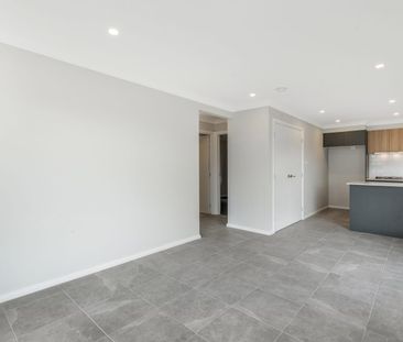 Private Street-Facing Position in Austral! - Photo 1