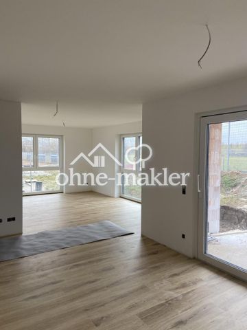 Neubau – Erstbezug 01.02.2026 | Hochwertige 2-Ebenen-Wohnung mit Garage in Toplage „Im Spitalgarten“ - Photo 2