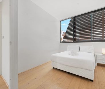 Chic fully furnished 2-Bedroom Apartment in the Heart of Redfern - Photo 5