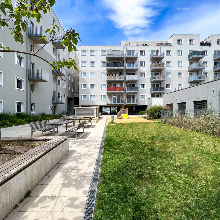 Ab Mitte Juni verfügbar | Dachgeschosswohnung mit 33m² Terrasse mit 4 Zimmern | Viola Park - Photo 1