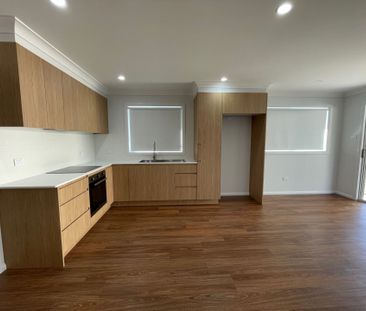 Modern 2 Bed, 1 Bath Flat in South Kempsey - Photo 3