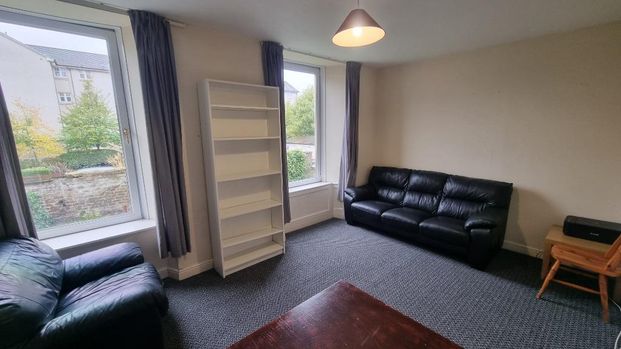 4 bedroom flat to rent - Photo 1