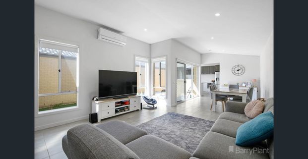 Modern Three-Bedroom Home in a Prime Officer Location - Photo 1