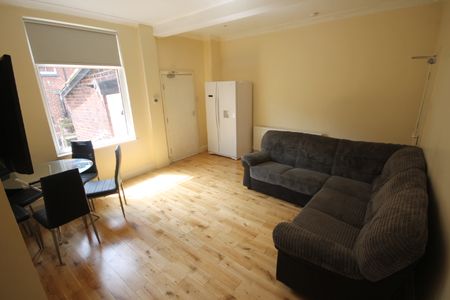 Lucas Place, Woodhouse, Leeds, LS6 2JB - Photo 2