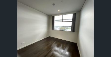 North facing 3 Bedrooms Apartment with Secure Parking! - Photo 3