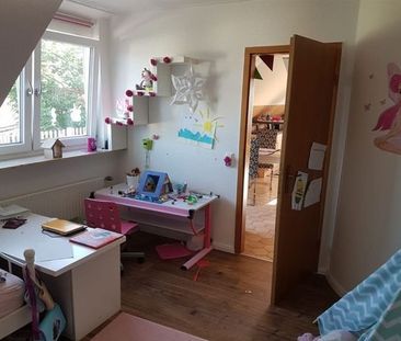 Großzügige 3 Zimmer DG Wohnung im 2-Familienhaus mit ca. 100 m² und ausg. Spitzboden - Foto 2