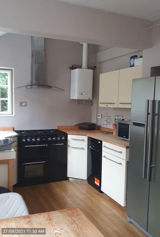 West Street (7 bed) - Photo 4