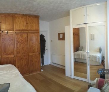 3 bedroom flat to rent - Photo 6