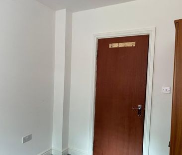 Room in a Shared House, Hampton Road, IG1 - Photo 2