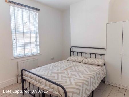 13, Earle Street - Photo 3