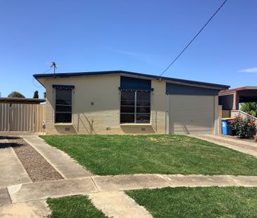 3 Bedroom House with Shed - Photo 5