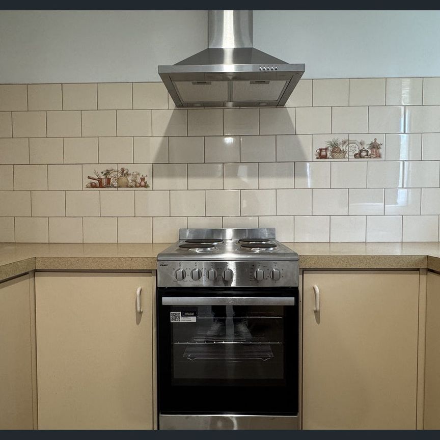 Charming home in Cranbourne West - Photo 1