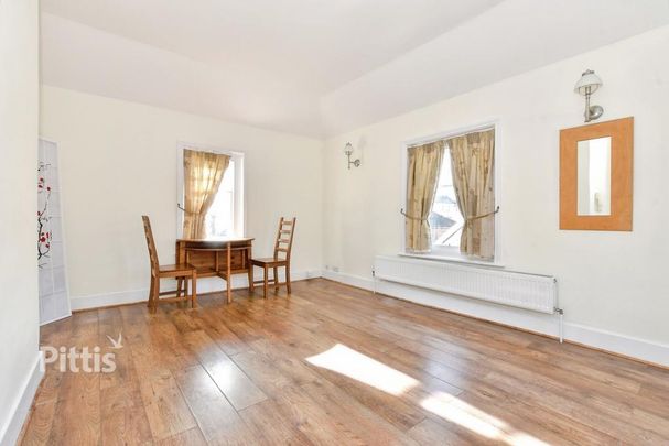 Studio to rent - Photo 1