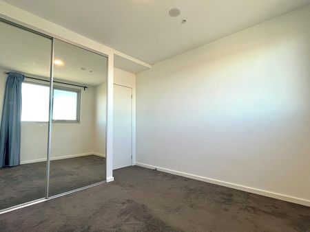 STUNNING TWO BEDROOM APARTMENT IN GREAT LOCATION - Photo 4