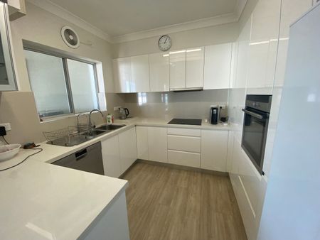 Furnished 3 bedroom unit with beautiful water views - Photo 5