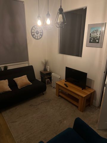 1 Bed Flat, Castletown Road, W14 - Photo 2