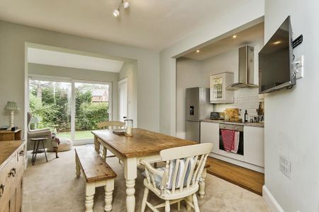 3 bedroom semi-detached house to rent - Photo 5
