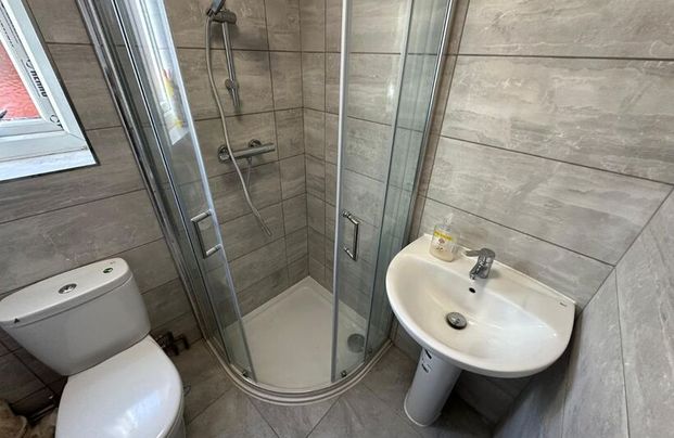 Randal Street, Blackburn. Lancs BB1 7HP - Photo 1