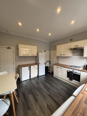 4 High Cliffe, Leeds, LS4 2PE - Photo 5