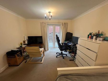 1 bedroom in a house share to rent - Photo 2