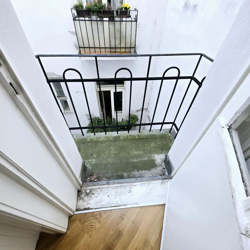 Unbefristet! Traumhafte Altbauwohnung am Spittelauer Platz: 4 Zimmer, 2 Badezimmer und Balkon - Foto 1