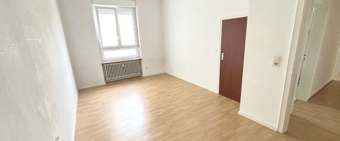 Trier: Stilvolle 100 m² Altbauwohnung mit hohen Decken und Holzdielen in zentraler Lage - Foto 1