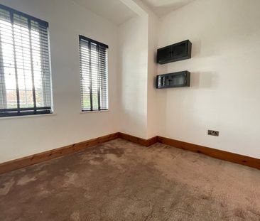 4 bedroom detached house to rent - Photo 4