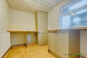 3 BEDROOM House - Semi-Detached - Photo 2