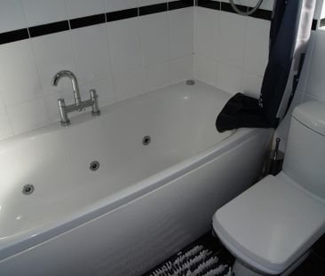 3 bedroom semi-detached house to rent - Photo 6